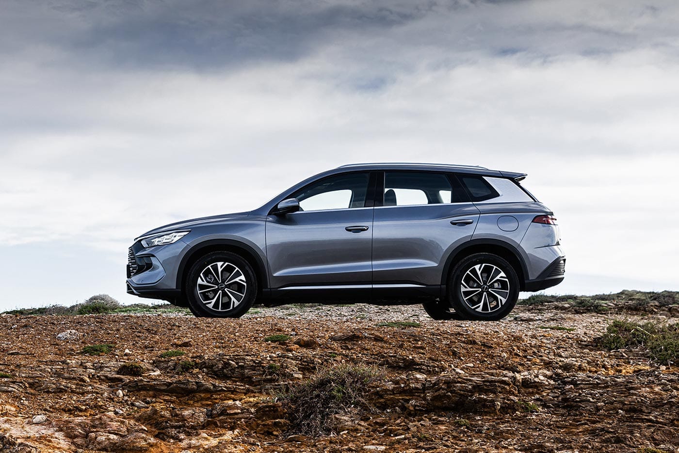 https://cdn.autogreeknews.gr/wp-content/uploads/2026/07/BYD-SEALION-5-DM-i-Static.jpg