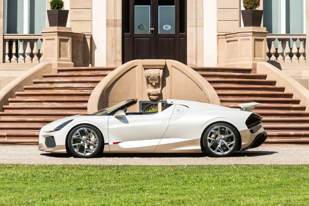 https://cdn.autogreeknews.gr/wp-content/uploads/2026/07/Bugatti-W16-Mistral-End-Of-Production-2-copy-2048x.jpg