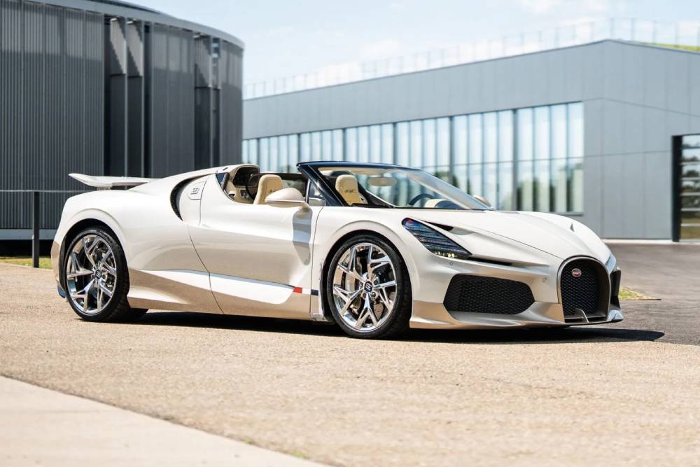 https://cdn.autogreeknews.gr/wp-content/uploads/2026/07/Bugatti-W16-Mistral-End-Of-Production-4-2048x1365-1.jpg
