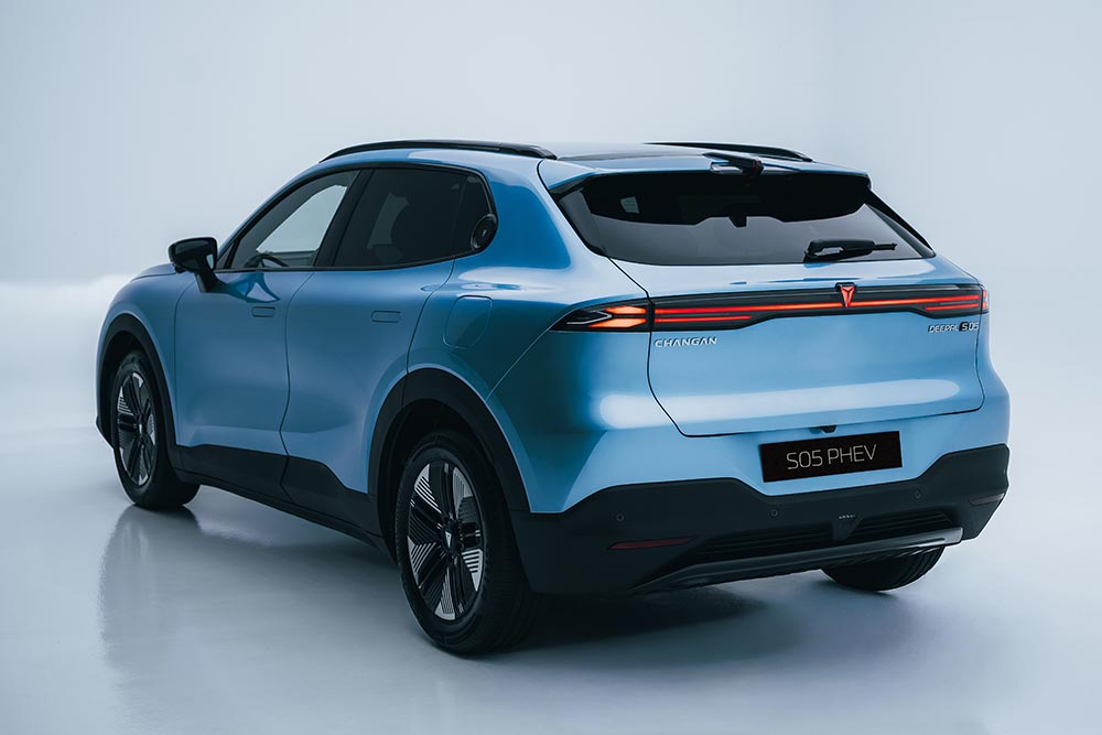 https://cdn.autogreeknews.gr/wp-content/uploads/2026/07/Changan-DEEPAL-S05_PHEV-2.jpg