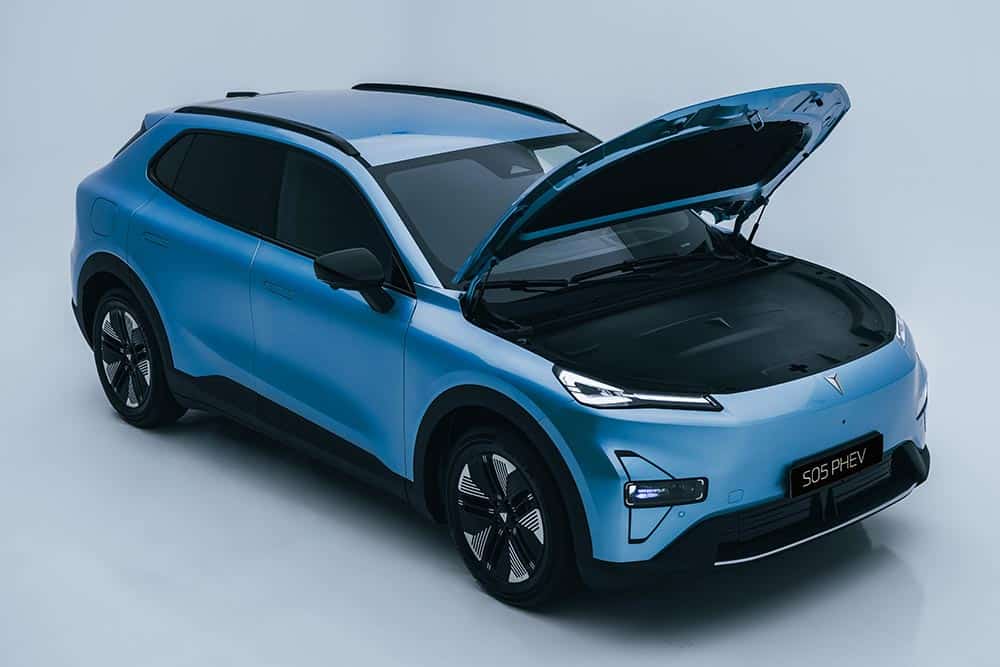 https://cdn.autogreeknews.gr/wp-content/uploads/2026/07/Changan-DEEPAL-S05_PHEV-8.jpg