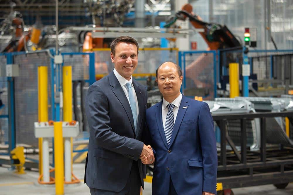 https://cdn.autogreeknews.gr/wp-content/uploads/2026/07/Ford_and_Geely_Auto_Join_Forces_in_Europe_4.jpg