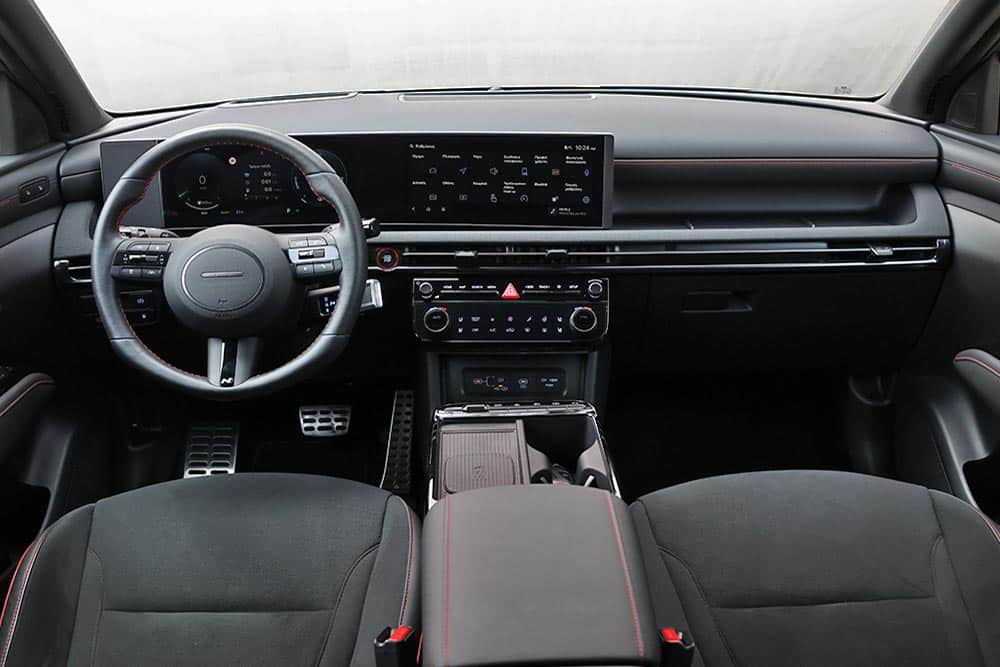 https://cdn.autogreeknews.gr/wp-content/uploads/2026/07/Hyundai-Tucson-PHEV-interior-1.jpg