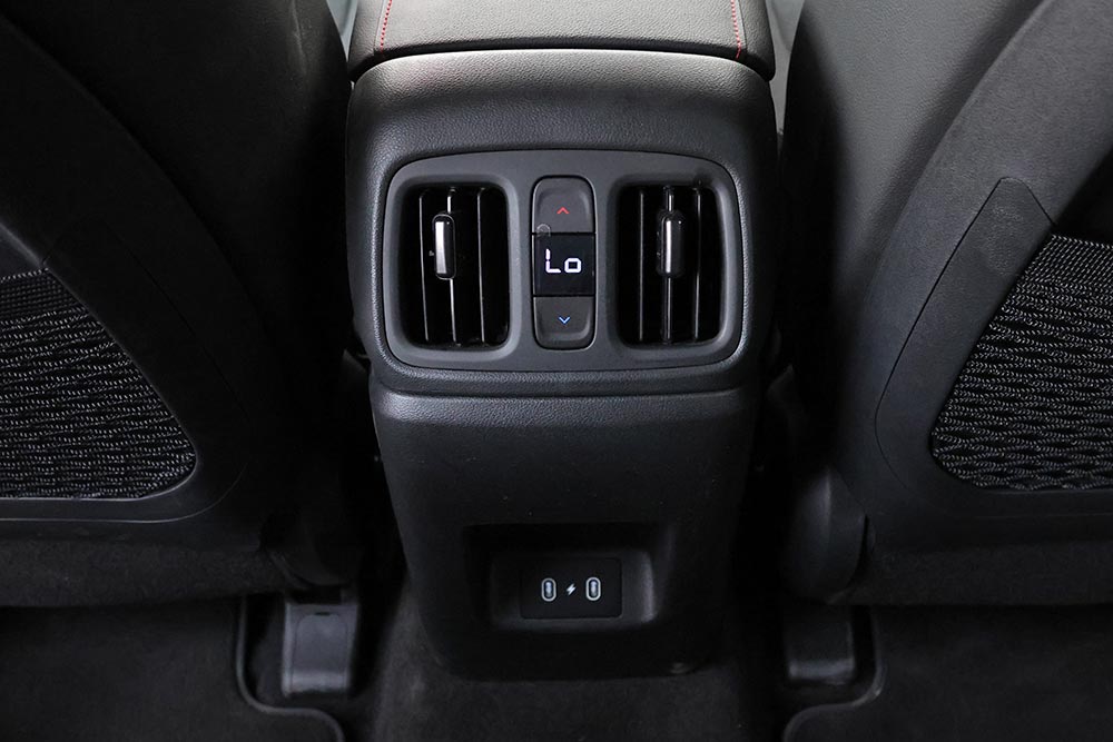 https://cdn.autogreeknews.gr/wp-content/uploads/2026/07/Hyundai-Tucson-PHEV-interior-11.jpg