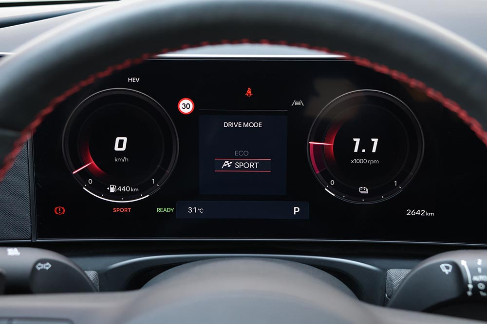 https://cdn.autogreeknews.gr/wp-content/uploads/2026/07/Hyundai-Tucson-PHEV-interior-19.jpg