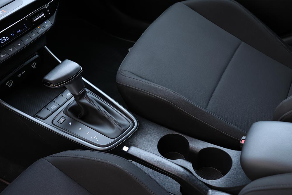 https://cdn.autogreeknews.gr/wp-content/uploads/2026/07/Hyundai-i20-1.0T-90-PS-7DCT-15.jpg