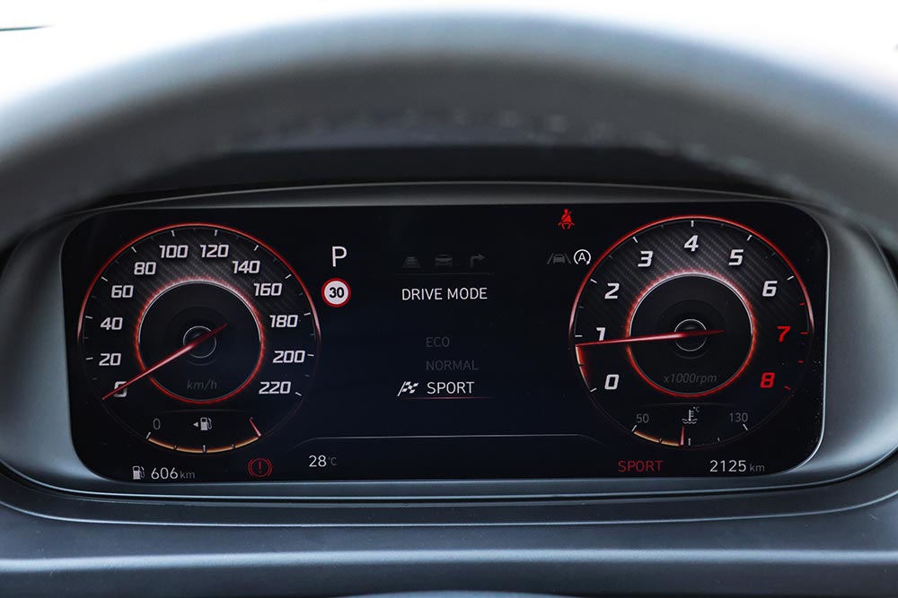 https://cdn.autogreeknews.gr/wp-content/uploads/2026/07/Hyundai-i20-1.0T-90-PS-7DCT-32.jpg