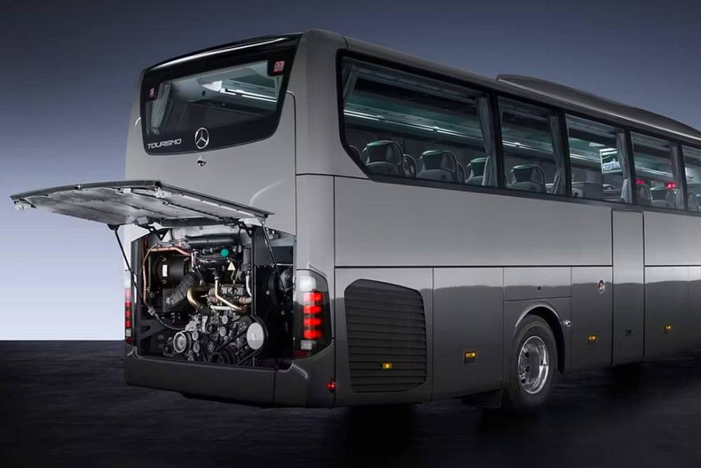 https://cdn.autogreeknews.gr/wp-content/uploads/2026/07/Mercedes-Benz_Tourismo_autobus-1.jpg