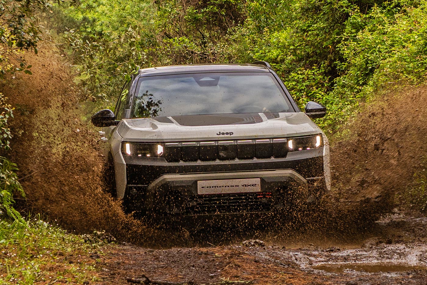 https://cdn.autogreeknews.gr/wp-content/uploads/2026/07/New-Jeep-Compass-4xe-1.jpg