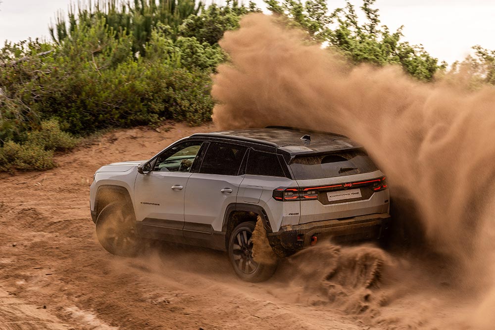 https://cdn.autogreeknews.gr/wp-content/uploads/2026/07/New-Jeep-Compass-4xe-13.jpg