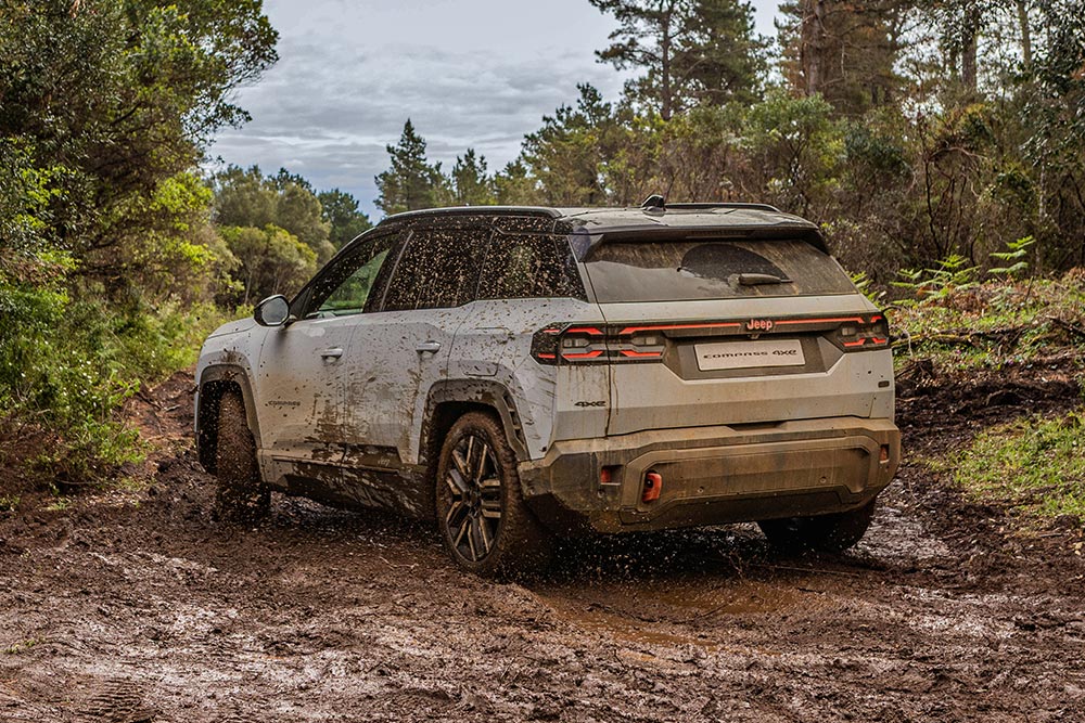 https://cdn.autogreeknews.gr/wp-content/uploads/2026/07/New-Jeep-Compass-4xe-19.jpg