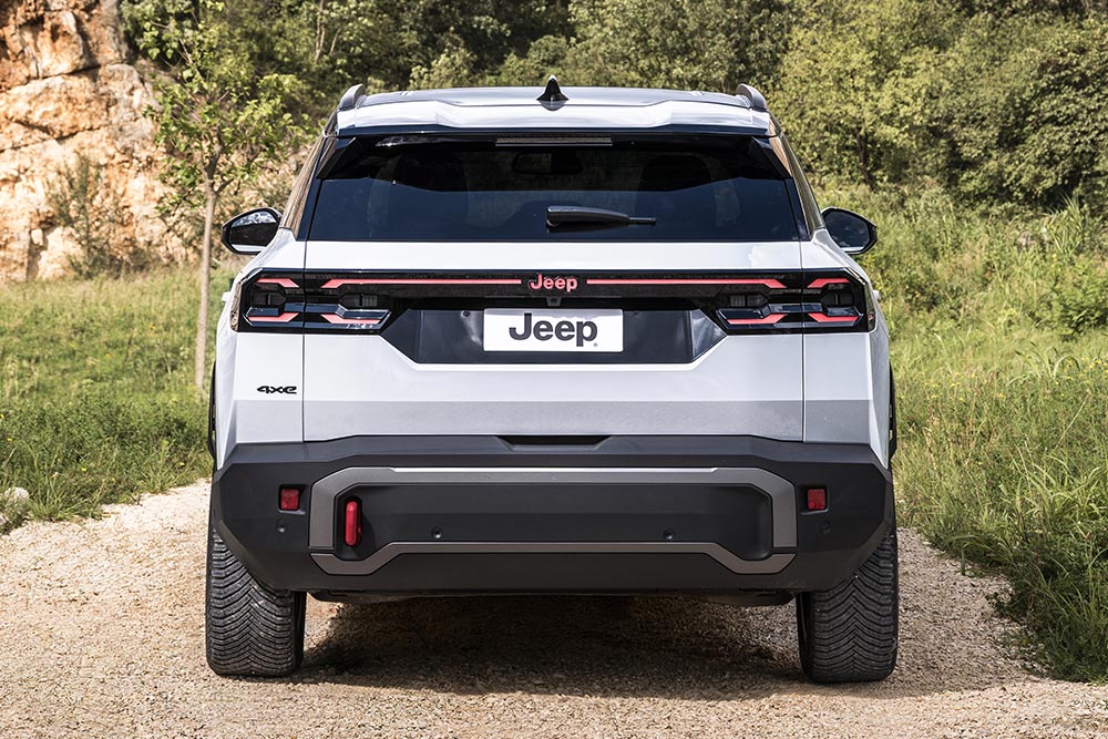 https://cdn.autogreeknews.gr/wp-content/uploads/2026/07/New-Jeep-Compass-4xe-3.jpg