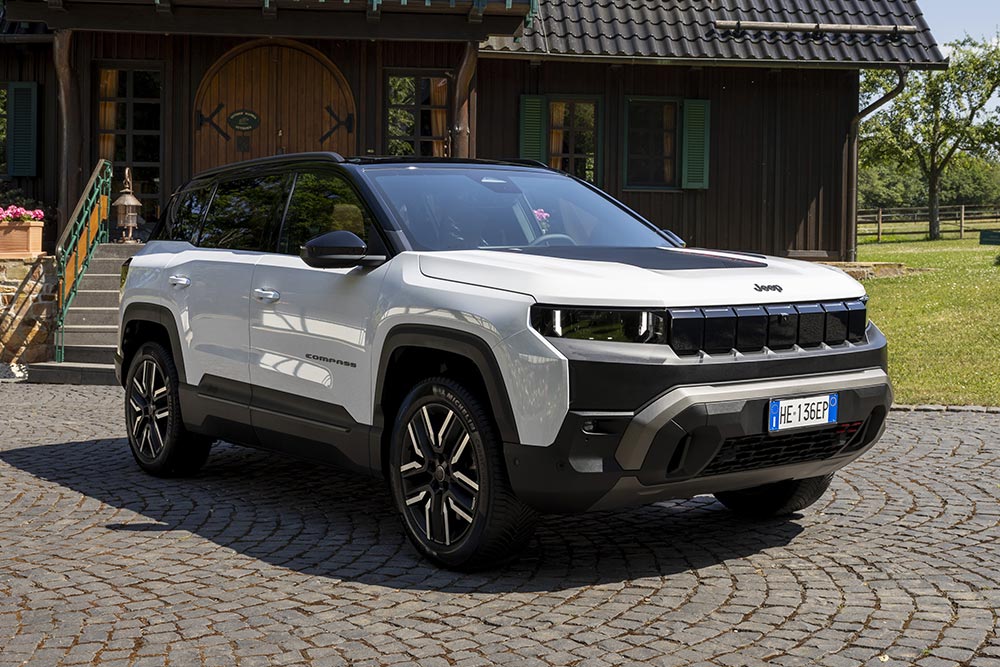 https://cdn.autogreeknews.gr/wp-content/uploads/2026/07/New-Jeep-Compass-4xe-6.jpg