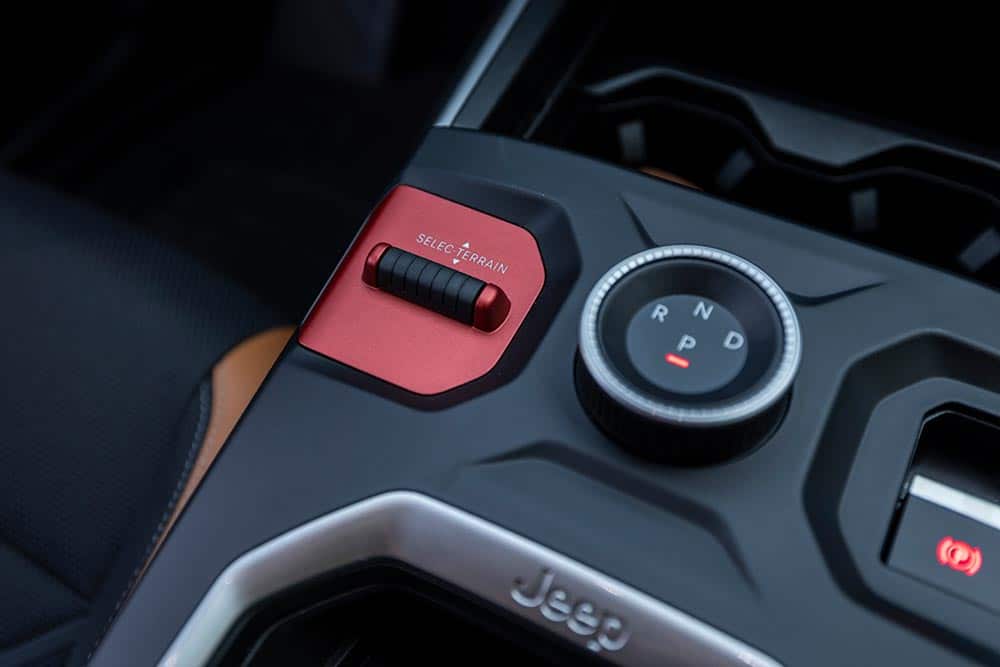 https://cdn.autogreeknews.gr/wp-content/uploads/2026/07/New-Jeep-Compass-4xe-8.jpg