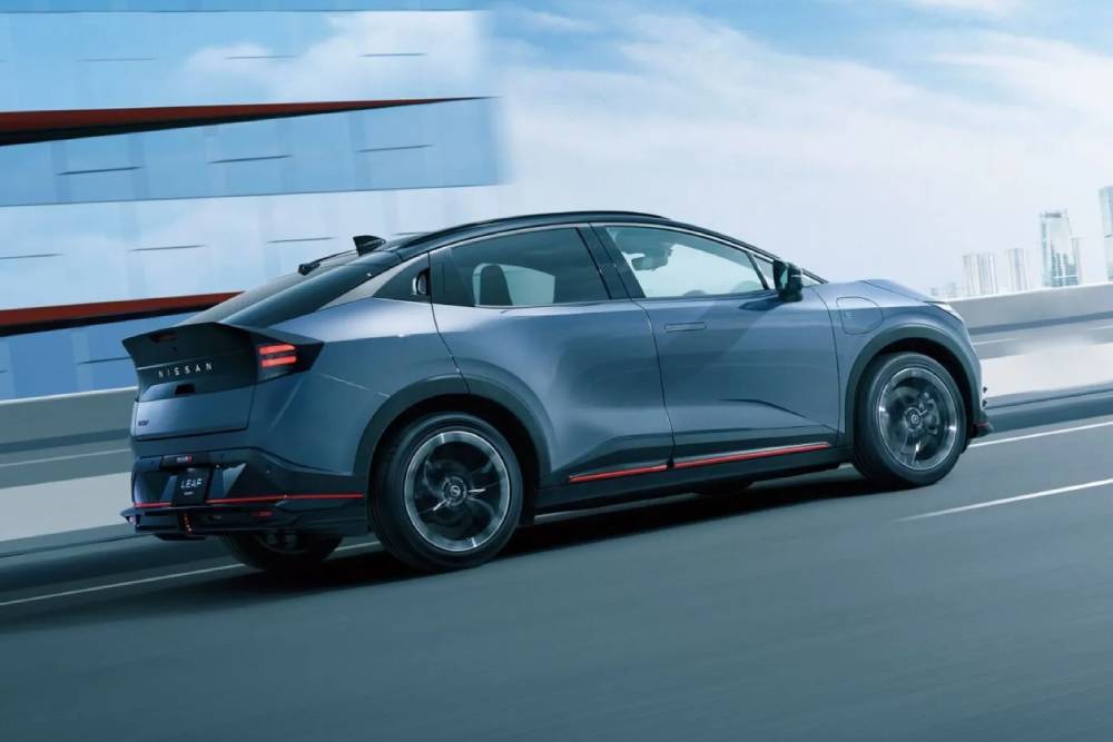 https://cdn.autogreeknews.gr/wp-content/uploads/2026/07/Nissan-Leaf-Nismo-Japan-2-2048x988-1.jpg