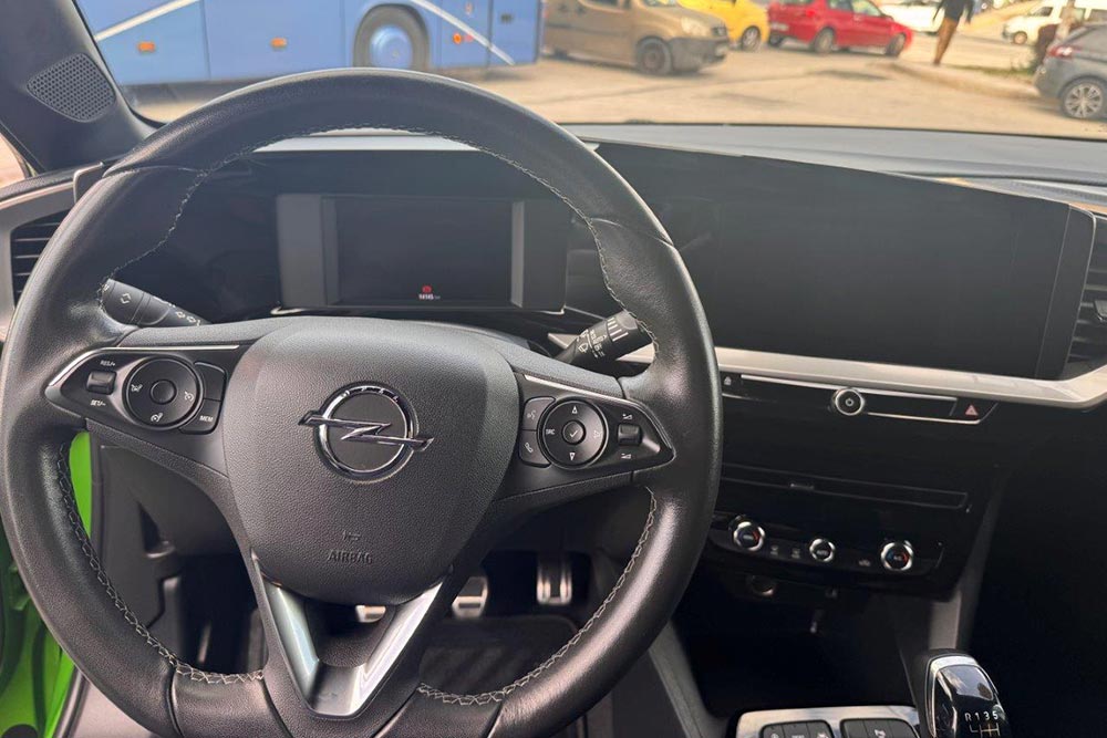 https://cdn.autogreeknews.gr/wp-content/uploads/2026/07/Opel-Mokka-2023-used-6.jpg