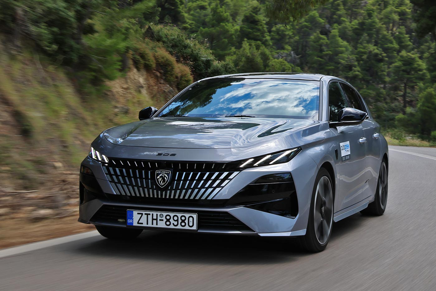 https://cdn.autogreeknews.gr/wp-content/uploads/2026/07/Peugeot-308-1.2-Hybrid-145-1.jpg