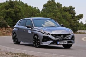 Peugeot 308 1.2 Hybrid 145 (16)