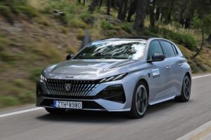 Peugeot 308 1.2 Hybrid 145 (4)