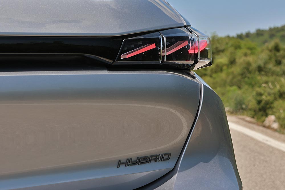 https://cdn.autogreeknews.gr/wp-content/uploads/2026/07/Peugeot-308-1.2-Hybrid-145-6.jpg