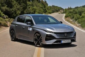 Peugeot 308 1.2 Hybrid 145 (7)