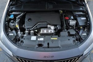 Peugeot 308 1.2 Hybrid 145 engine
