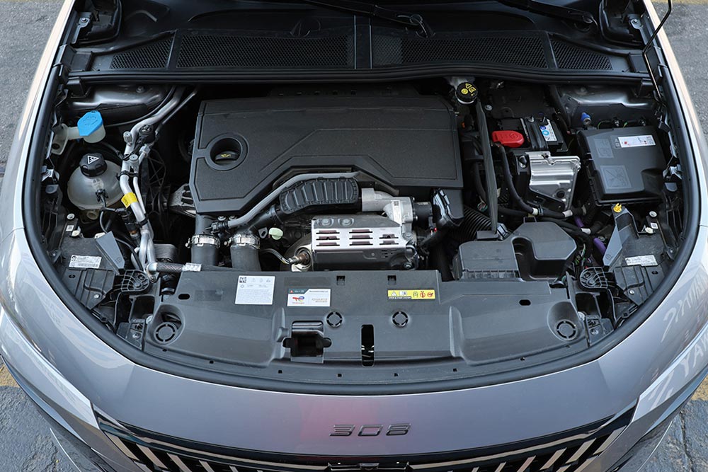 https://cdn.autogreeknews.gr/wp-content/uploads/2026/07/Peugeot-308-1.2-Hybrid-145-engine.jpg