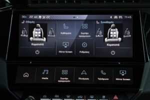 Peugeot 308 1.2 Hybrid 145 interior (12)