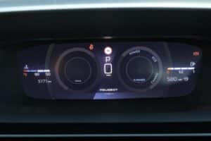 Peugeot 308 1.2 Hybrid 145 interior (16)