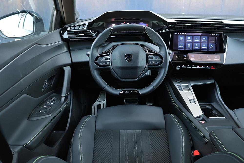https://cdn.autogreeknews.gr/wp-content/uploads/2026/07/Peugeot-308-1.2-Hybrid-145-interior-2.jpg