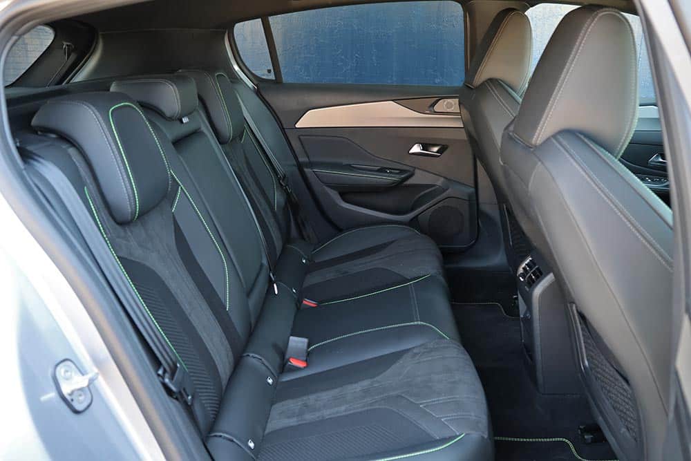 https://cdn.autogreeknews.gr/wp-content/uploads/2026/07/Peugeot-308-1.2-Hybrid-145-interior-20.jpg