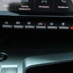 Peugeot 308 1.2 Hybrid 145 interior (3)