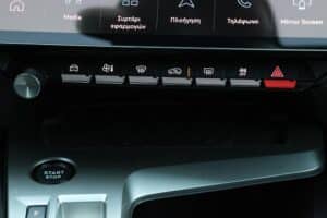 Peugeot 308 1.2 Hybrid 145 interior (3)