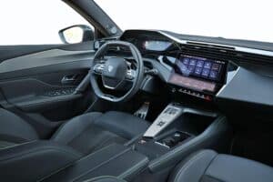 Peugeot 308 1.2 Hybrid 145 interior (4)