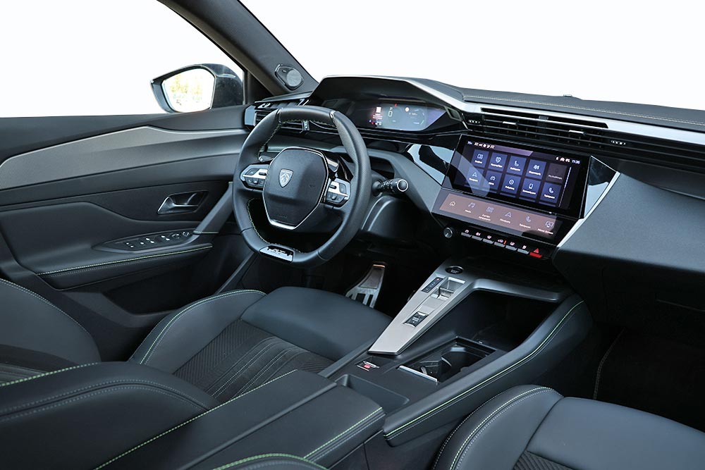 https://cdn.autogreeknews.gr/wp-content/uploads/2026/07/Peugeot-308-1.2-Hybrid-145-interior-4.jpg