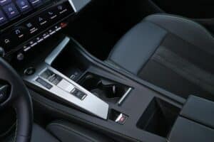 Peugeot 308 1.2 Hybrid 145 interior (5)