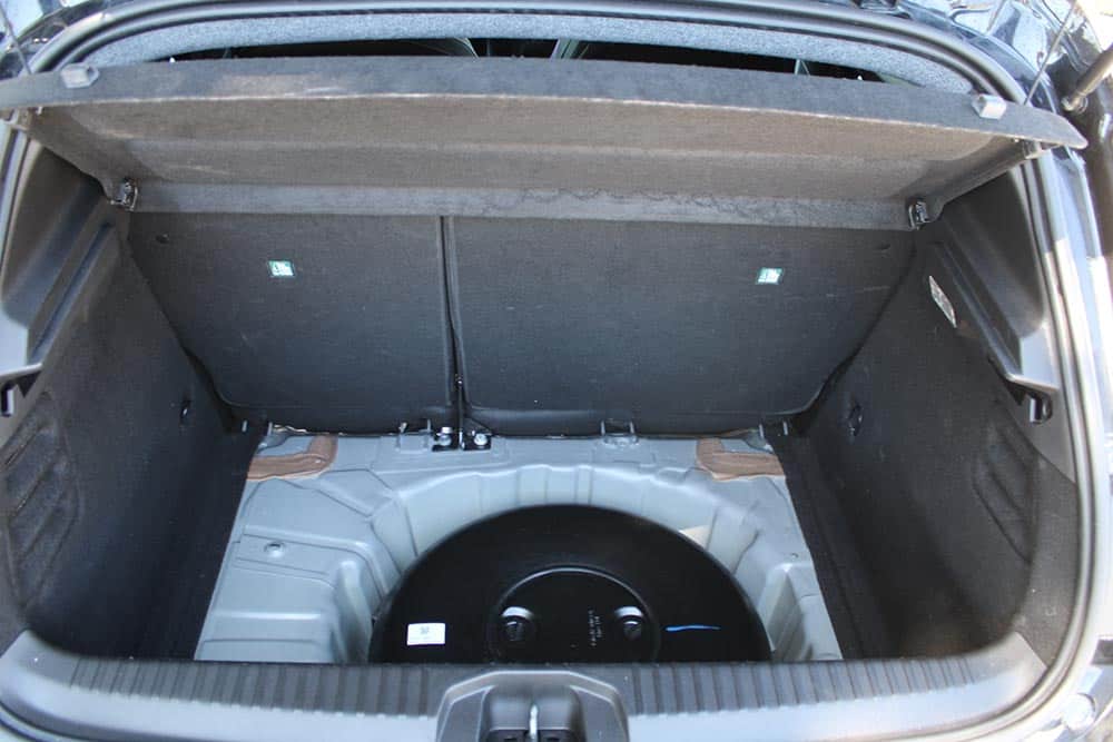 https://cdn.autogreeknews.gr/wp-content/uploads/2026/07/RENAULT-CLIO-XHY-7004-34.jpg