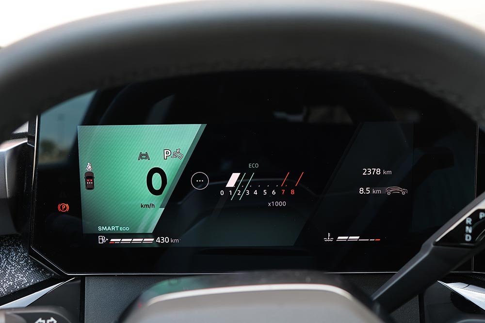 https://cdn.autogreeknews.gr/wp-content/uploads/2026/07/Renault-Clio-1.2-TCe-115-EDC-interior-11.jpg