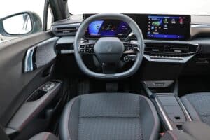 Renault Clio 1.2 TCe 115 EDC interior (2)