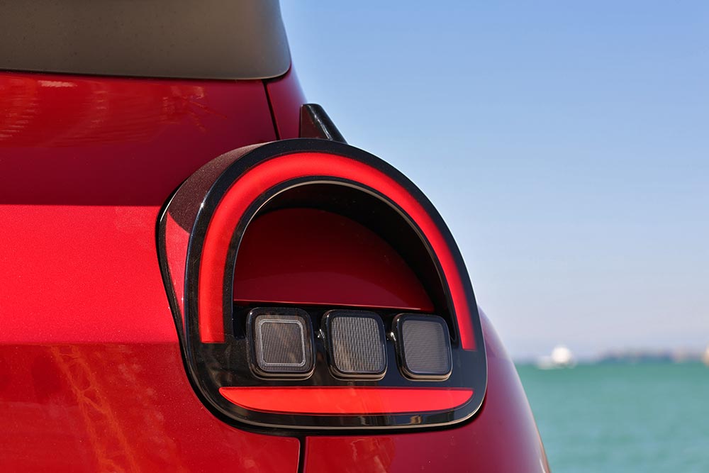 https://cdn.autogreeknews.gr/wp-content/uploads/2026/07/Renault-Twingo-E-Tech-16.jpg