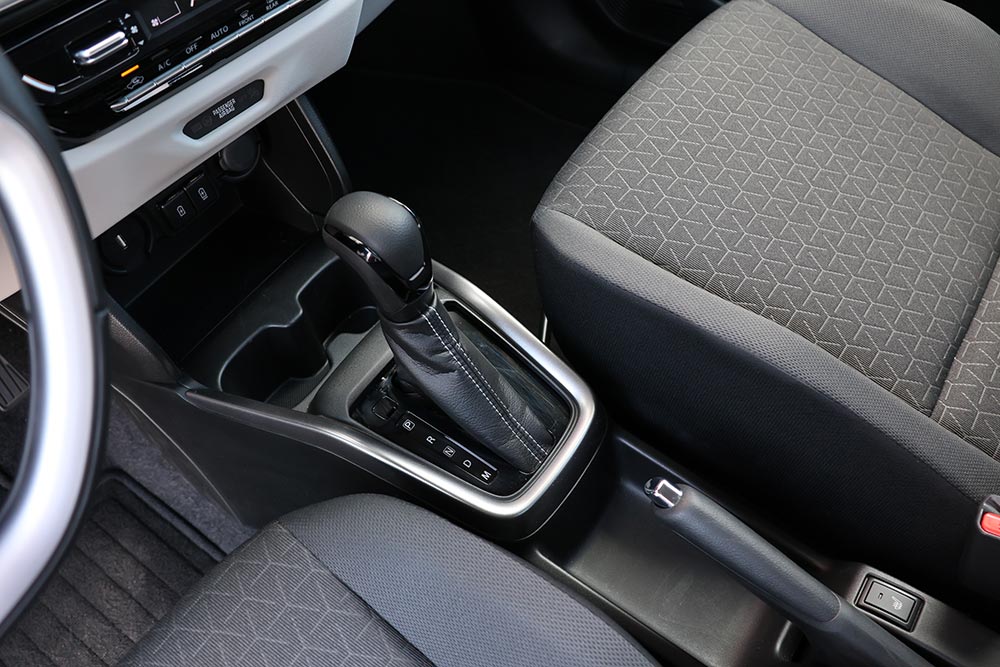 https://cdn.autogreeknews.gr/wp-content/uploads/2026/07/Suzuki-Swift-1.2-Hybrid-81-PS-CVT-interior-10.jpg