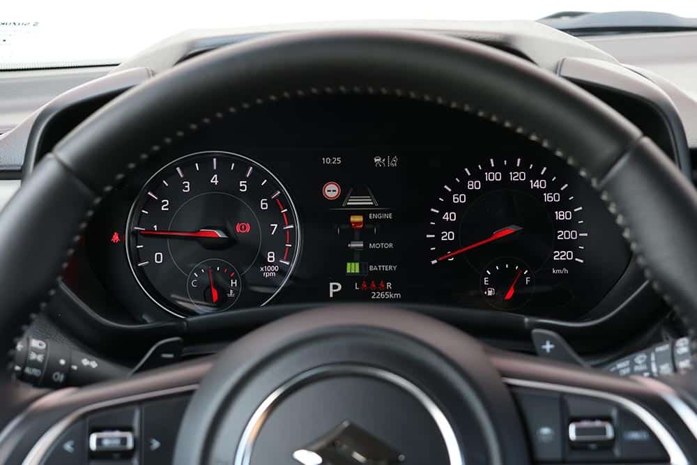 https://cdn.autogreeknews.gr/wp-content/uploads/2026/07/Suzuki-Swift-1.2-Hybrid-81-PS-CVT-interior-3.jpg