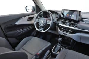 Suzuki Swift 1.2 Hybrid 81 PS CVT interior (4)