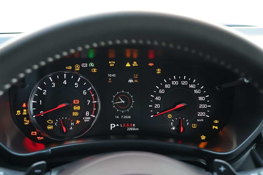 https://cdn.autogreeknews.gr/wp-content/uploads/2026/07/Suzuki-Swift-1.2-Hybrid-81-PS-CVT-interior-6.jpg