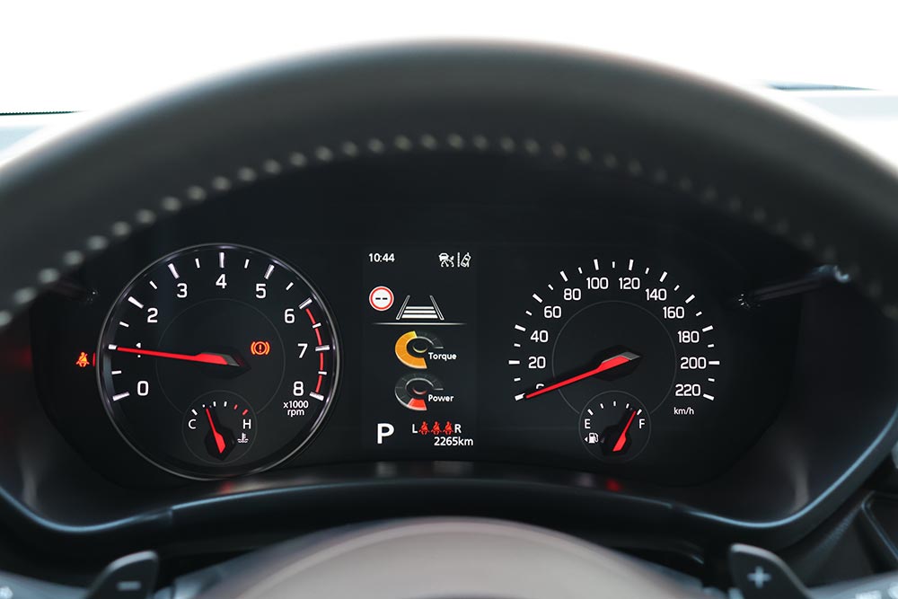 https://cdn.autogreeknews.gr/wp-content/uploads/2026/07/Suzuki-Swift-1.2-Hybrid-81-PS-CVT-interior-7.jpg