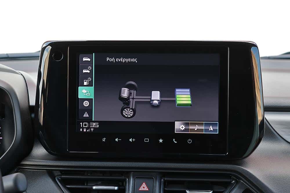 https://cdn.autogreeknews.gr/wp-content/uploads/2026/07/Suzuki-Swift-1.2-Hybrid-81-PS-interior-8.jpg