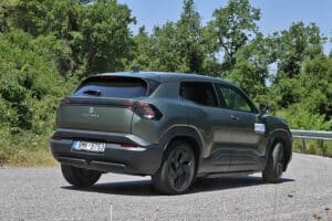 Suzuki e Vitara 2WD (16)