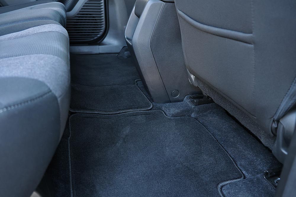https://cdn.autogreeknews.gr/wp-content/uploads/2026/07/Suzuki-e-Vitara-2WD-interior-16.jpg
