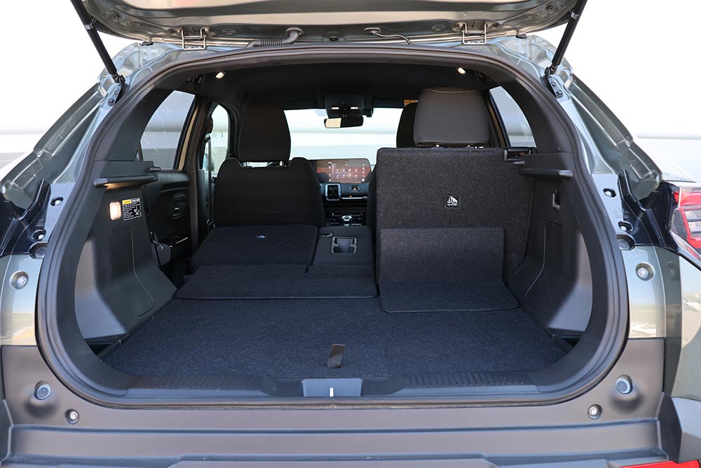 https://cdn.autogreeknews.gr/wp-content/uploads/2026/07/Suzuki-e-Vitara-2WD-interior-19.jpg