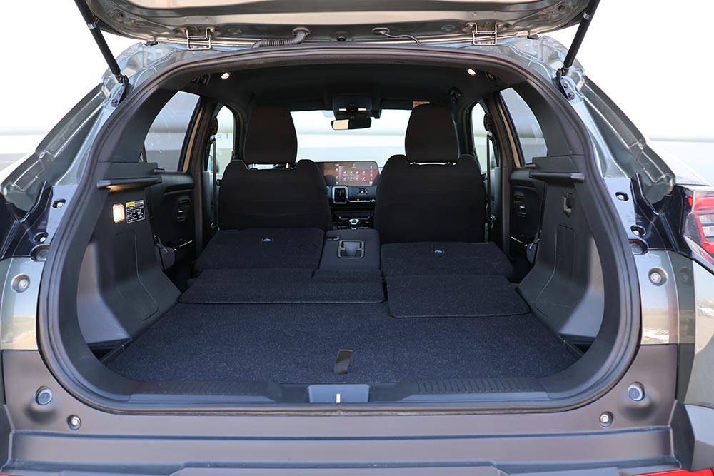https://cdn.autogreeknews.gr/wp-content/uploads/2026/07/Suzuki-e-Vitara-2WD-interior-20.jpg